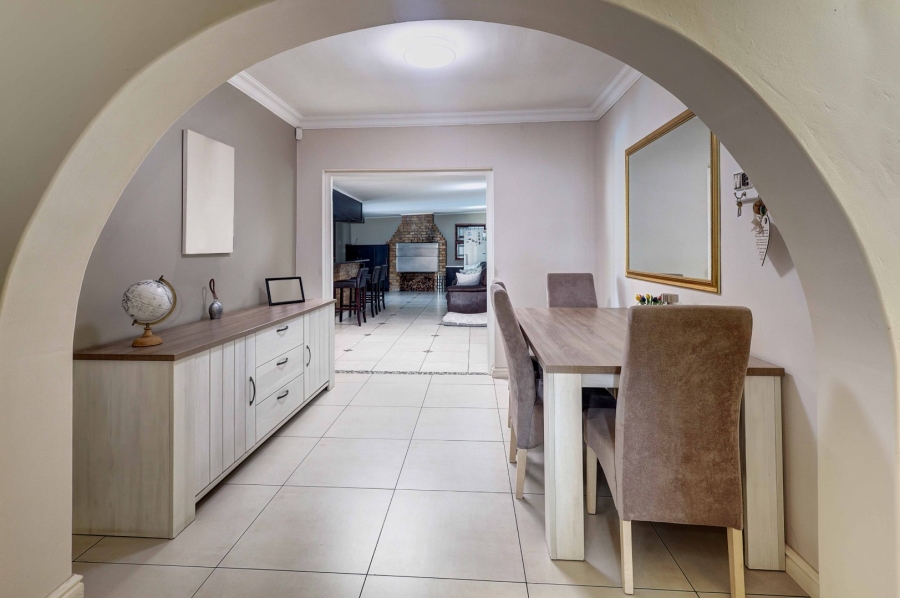 4 Bedroom Property for Sale in Loevenstein Western Cape